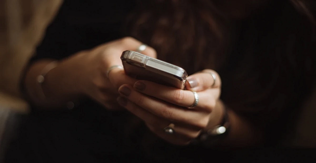 Lee más sobre el artículo Cuando Tu Ex TE ENVÍA MENSAJES Durante la Fase De No Contacto